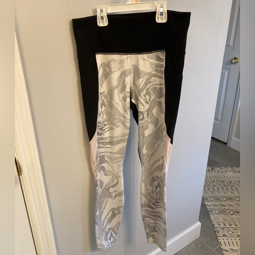 EUC Athleta Salutation Marble Legging Yoga Stretch Pants sz M